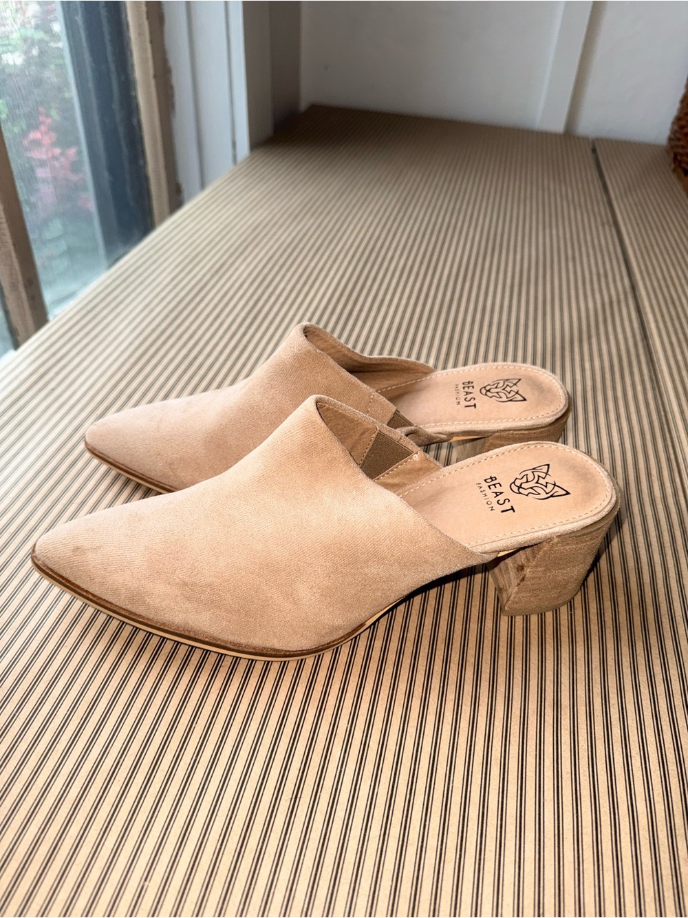 BEAST FASHION Women's Tan Suede Pointed Slip-On Mules - Picture 2 of 5